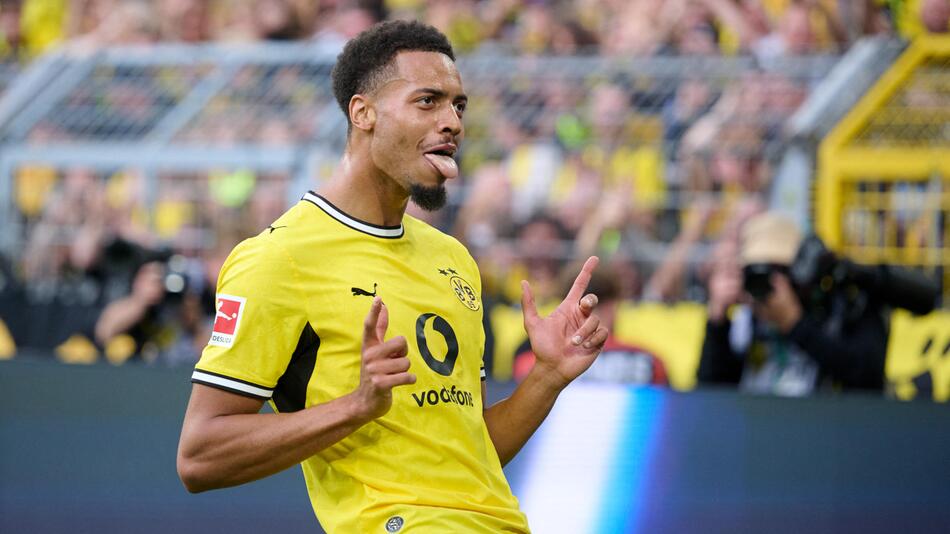 Dortmund erhöht per Fallrückzieher – Augsburg kassiert späten Ausgleich