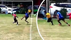 Glasklare rote Karte: Spieler rastet nach Platzverweis völlig aus
