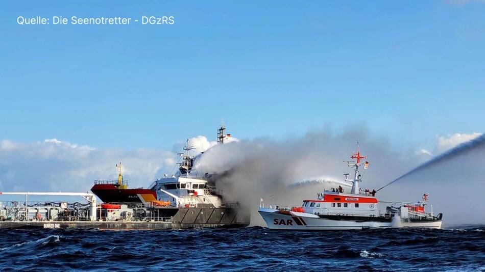 Ostsee: Forschungsinstitut wegen brennenden Öltankers in Sorge