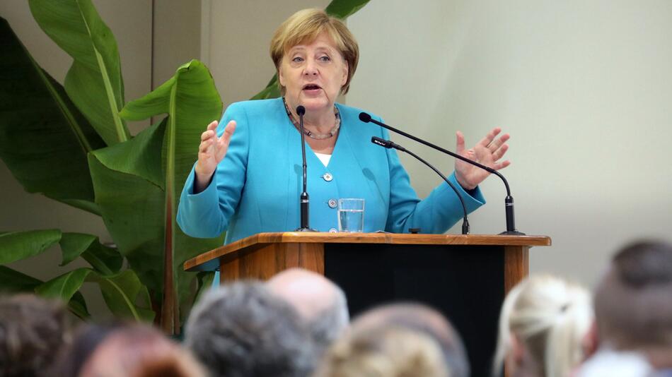 Bundeskanzlerin Angela Merkel in Greifswald