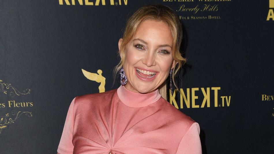 Kate Hudson auf einem Event im Jahr 2023. Ob sie damals wohl Deo trug?