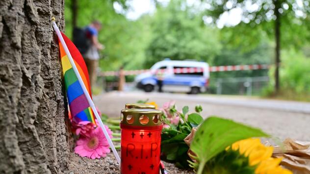 Auto rast in Menschenmenge - CSD abgebrochen