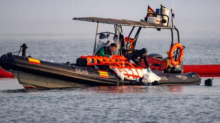 An Ceutas Stränden wird wieder gelacht, aus dem Meer werden noch Tote geborgen