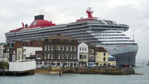 Kreuzfahrtschiff "Scarlet Lady"
