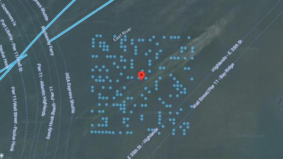 Mysteriöse Google Maps Entdeckung: QR-Code im East River sorgt für Rätselraten