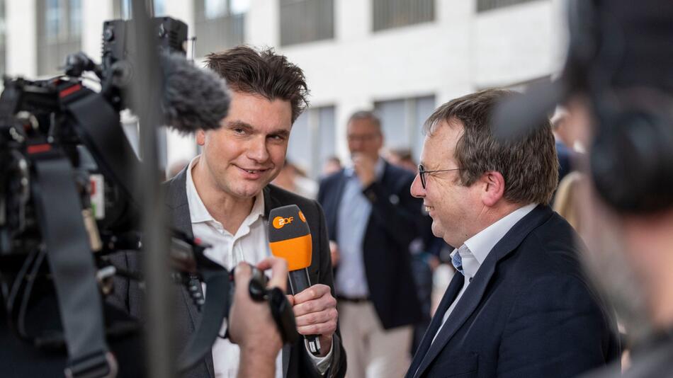 Konferenz des NRW-Verkehrsministeriums zur Infrastruktur im Land.