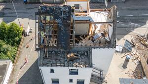 Zerstörungen an Häusern nach einem mutmaßlichen Tornado