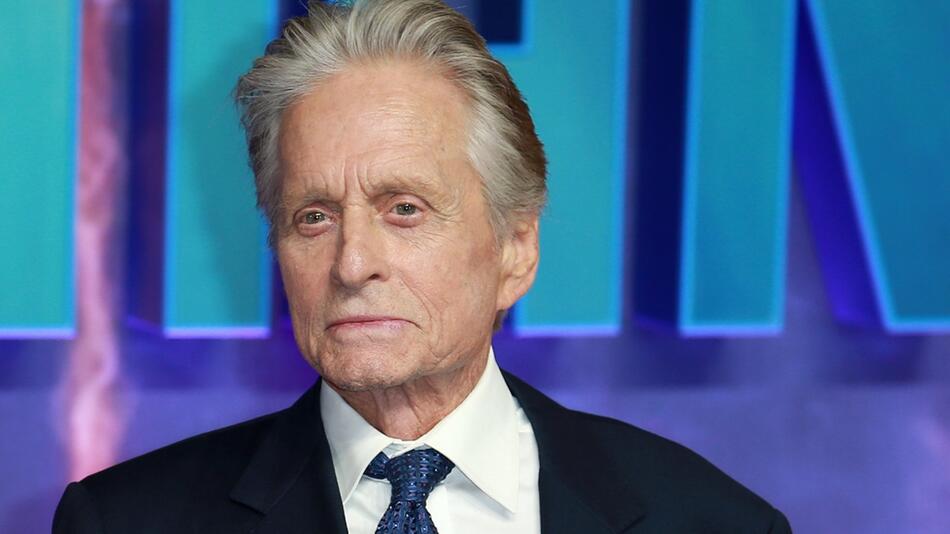 Michael Douglas besuchte in Israel den Kibbuz Be'eri.