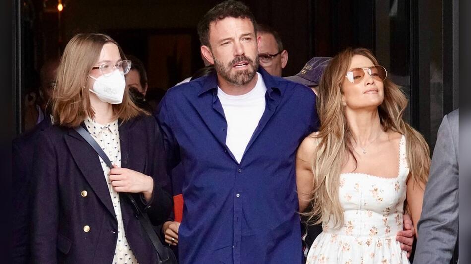 Hier war die Welt noch in Ordnung: Ben Affleck 2022 mit Tochter Violet (l.) und Jennifer Lopez.