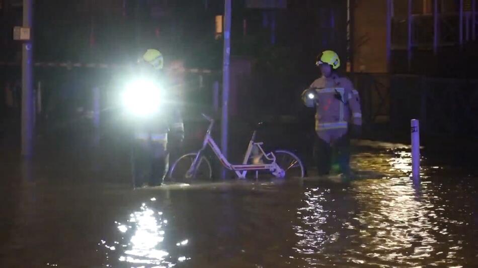 Nach Wasserrohrbruch in Berlin: Reparatur kann dauern