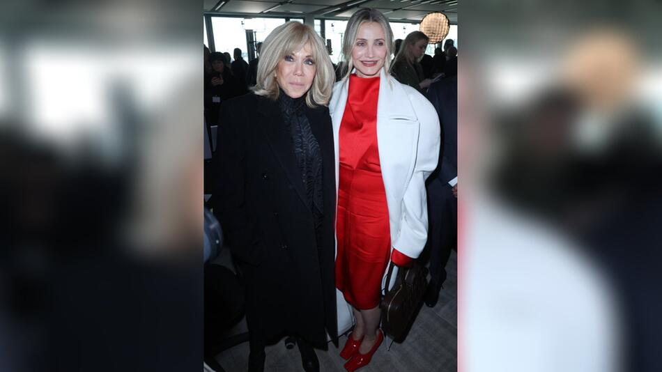 Frankreichs First Lady Brigitte Macron und Hollywoodstar Cameron Diaz (r.) bei der Stella ...