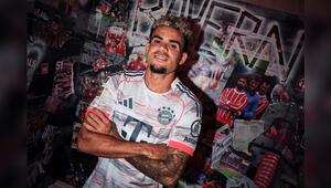 Der neue Bayern-Star Luis Díaz in seiner neuen Arbeitsuniform.