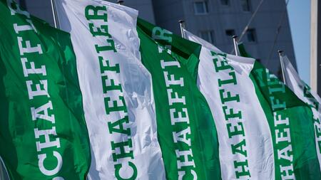 Schaeffler leidet unter E-Auto-Flaute - Aktienkurs stürzt ab