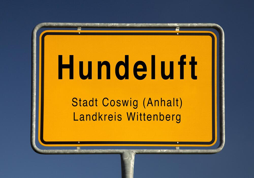 Hundeluft Ortsschild, Ortsteil der Stadt Coswig