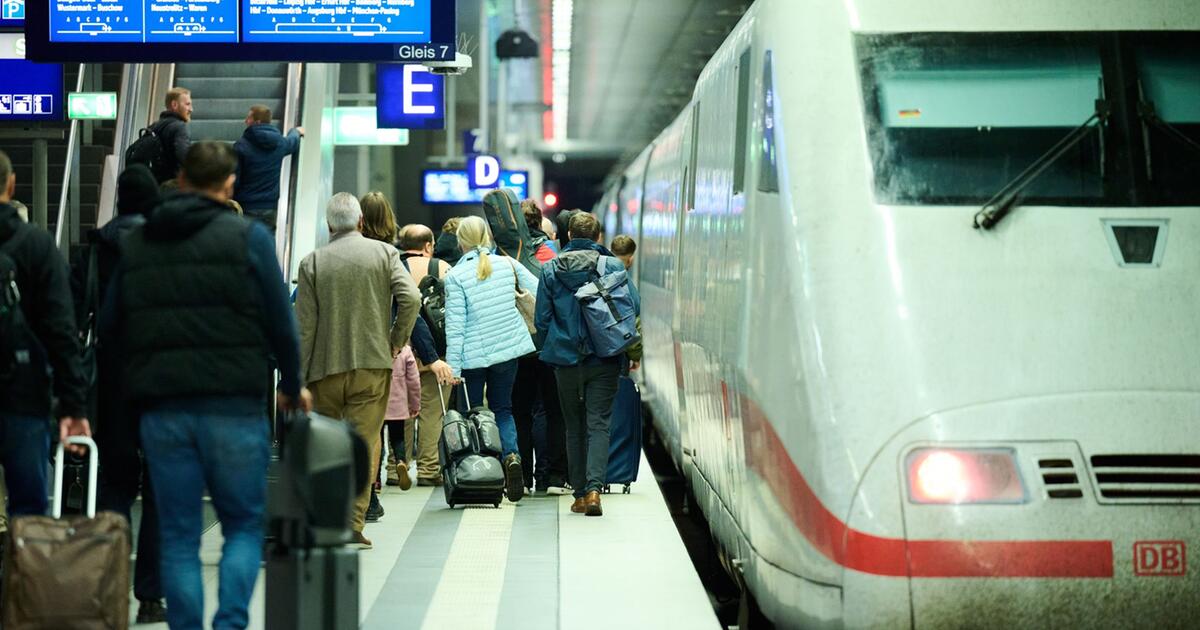 Darum lassen immer mehr Deutsche die Bahn links liegen