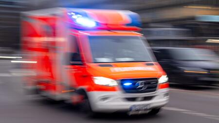 Motorradfahrer bei Zusammenstoß lebensgefährlich verletzt