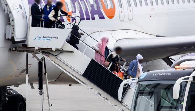 EU-Resettlement-Flug aus Kairo in Hannover gelandet