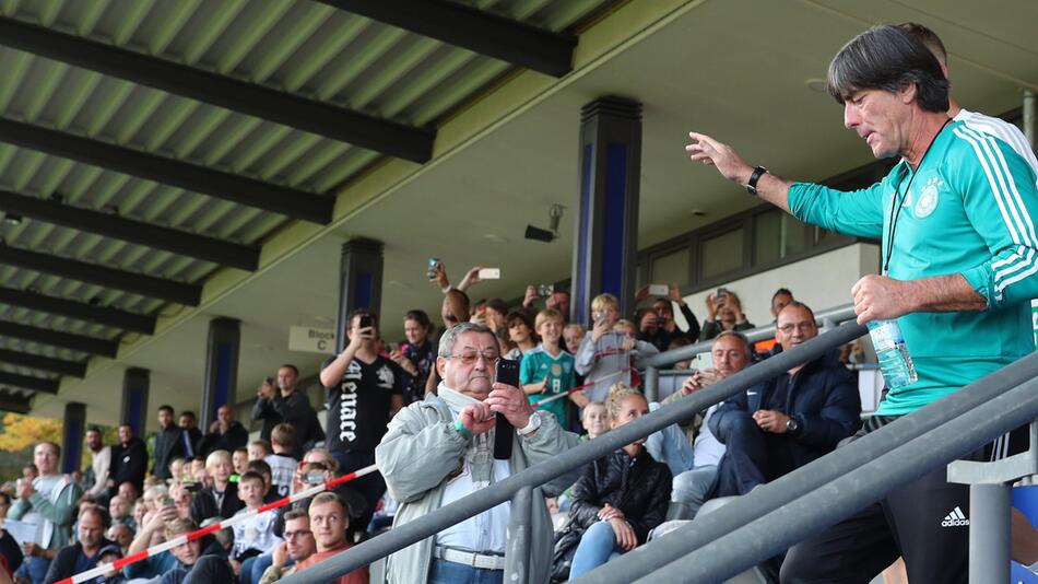 Nationalmannschaft, Training, Berlin, Joachim Löw, Bundestrainer, Fans