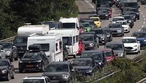 Angespannte Verkehrslage: Kilometerlanger Stau auf der A1