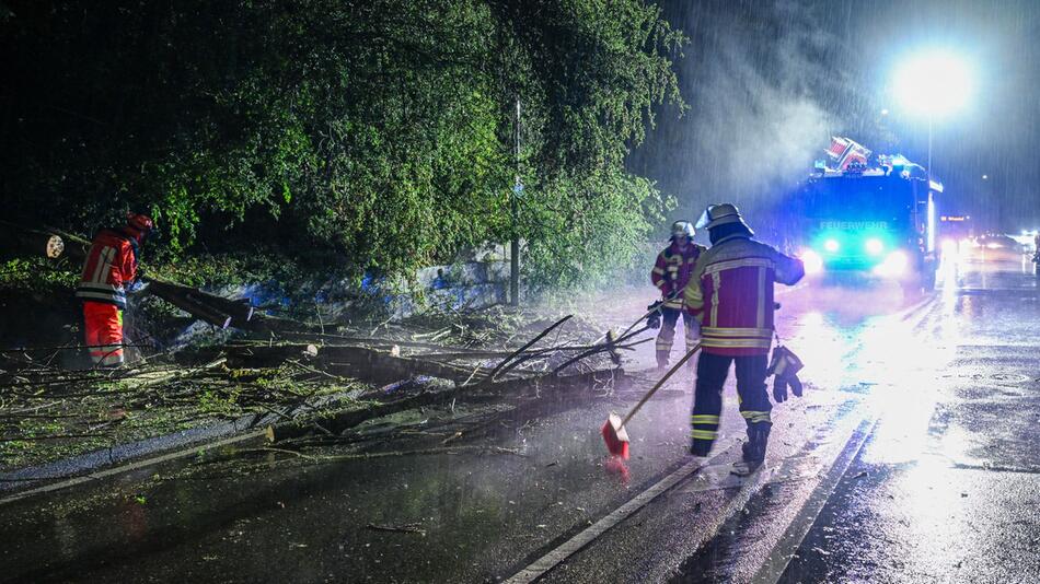 Schwere Unwetter wüten über Teilen Deutschlands – Ein Toter, mehrere Verletzte