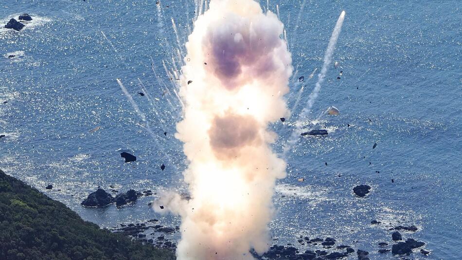 Japanische Rakete explodiert nach dem Start