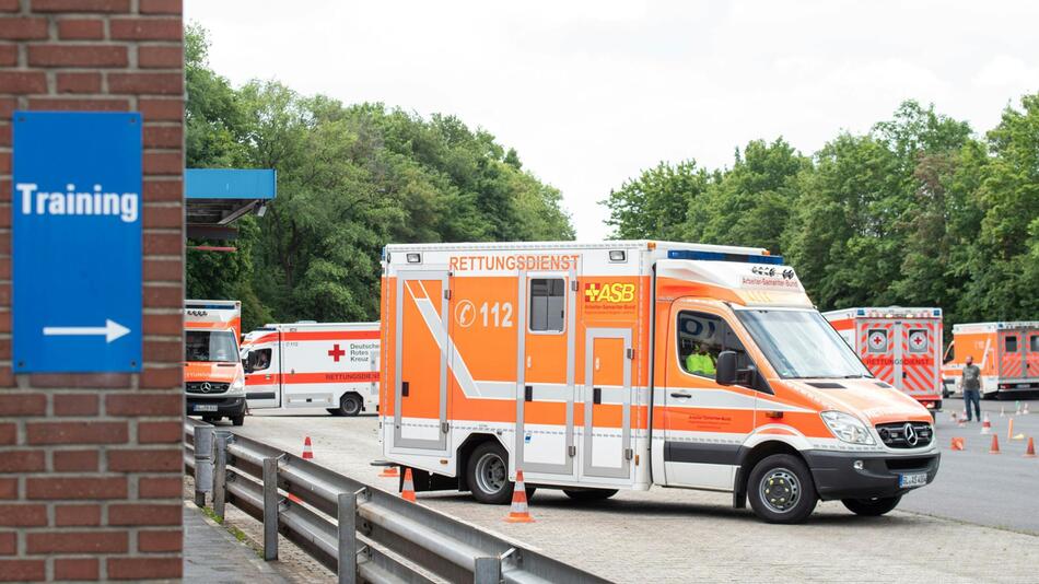 Prozess: Rettungswagenfahrer baut Unfall an A4-Baustelle bei Overath – Keine Strafe