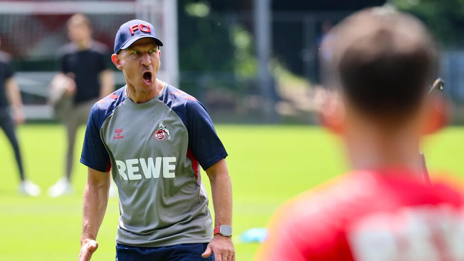 Gerhard Struber während des Trainingsstarts beim 1. FC Köln