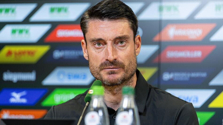 Eintracht-Trainer Riera mit Wutrede auf Pressekonferenz