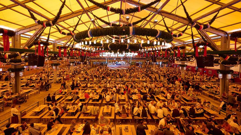 Oberbürgermeister Krause entzieht Tisch nach Wiesn-Zwist in Stadtratsboxe