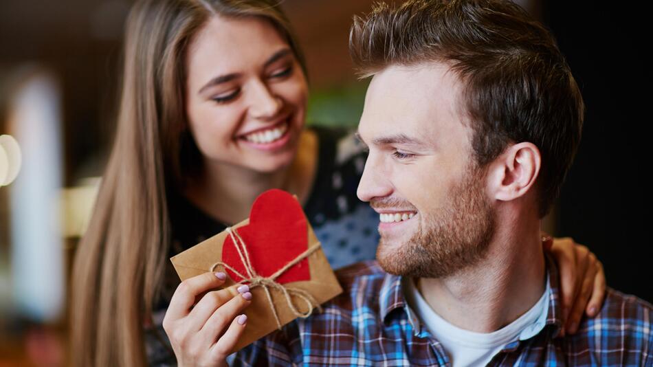 valentinstag, valentinstag 2023, liebe, romantik, geschenke, geschenkideen für männer