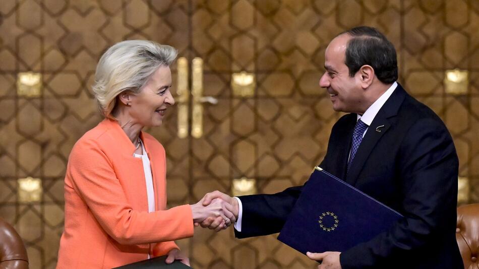 Von der Leyen und Abdel Fattah al-Sisi bei ihrem Treffen im März