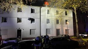 Meterhohe Flammen aus Dachgeschoss