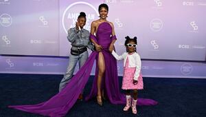 Teyana Taylor brachte ihre Töchter Iman (l.) und Rue Rose mit auf den Teppich in der MGM Grand ...