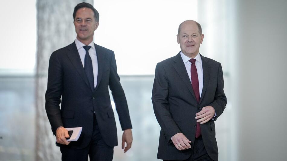 Bundeskanzler Olaf Scholz mit dem Niederländer Mark Rutte