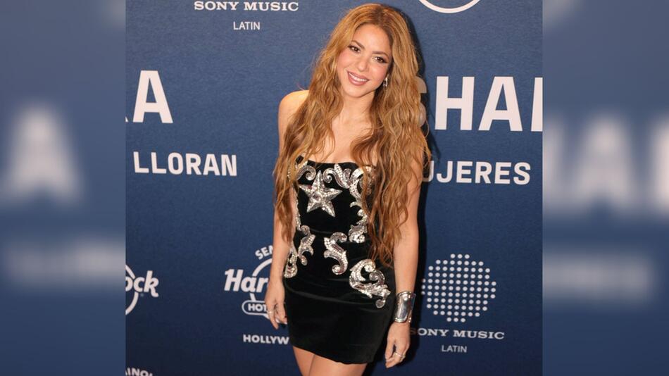Shakira hat nach sieben Jahren wieder ein neues Album veröffentlicht: Der Titel lautet "Las ...