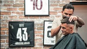 Ivan Elia, Fußballer Friseur