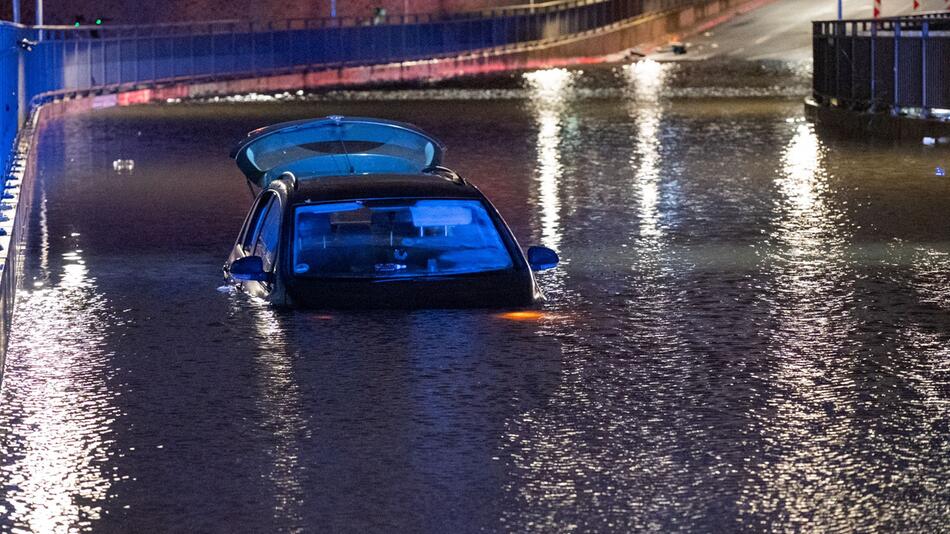 Teile Hamburgs unter Wasser – Bundesamt warnt nächste Region vor Sturmflut