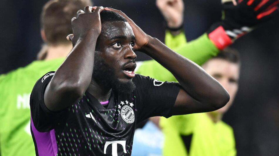 Bayern-Star Dayot Upamecano nach seinem Platzverweis in Rom.