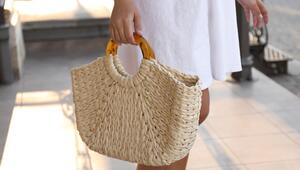 Bast-Handtaschen passen perfekt in den Sommer.