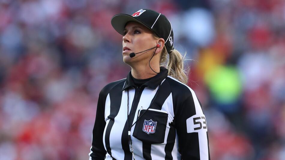 Sarah Thomas, Schiedsrichterin, Down Judge, NFL