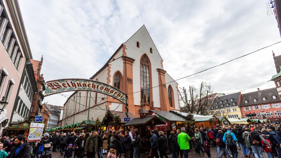 Glühwein bei mildem Herbstwetter in Südbaden