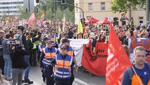 AfD-Parteitag: Zehntausende protestieren in Erfurt