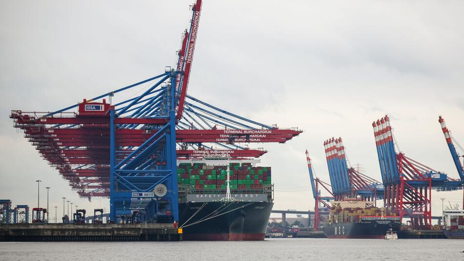 Exporte - Containerterminal im Hafen Hamburg