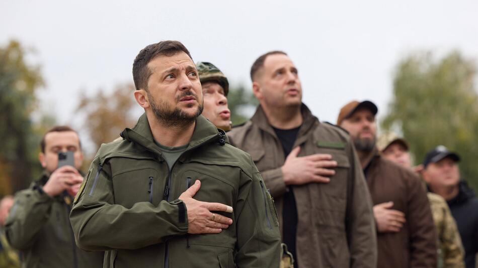 Der ukrainische Präsident Wolodymyr Selenskyj kündigt eine Fortsetzung der Gegenoffensive an.