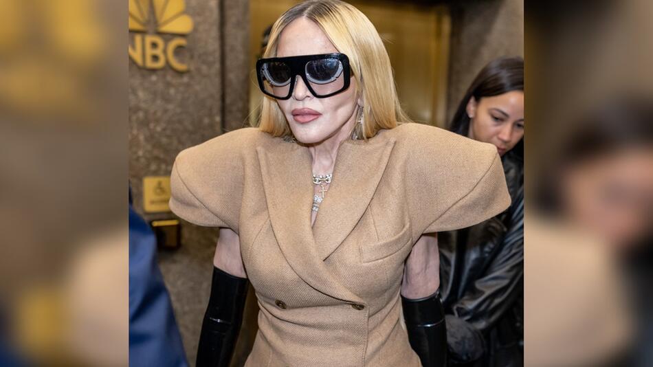 Hier wirkt sie beinahe overdressed: Madonna