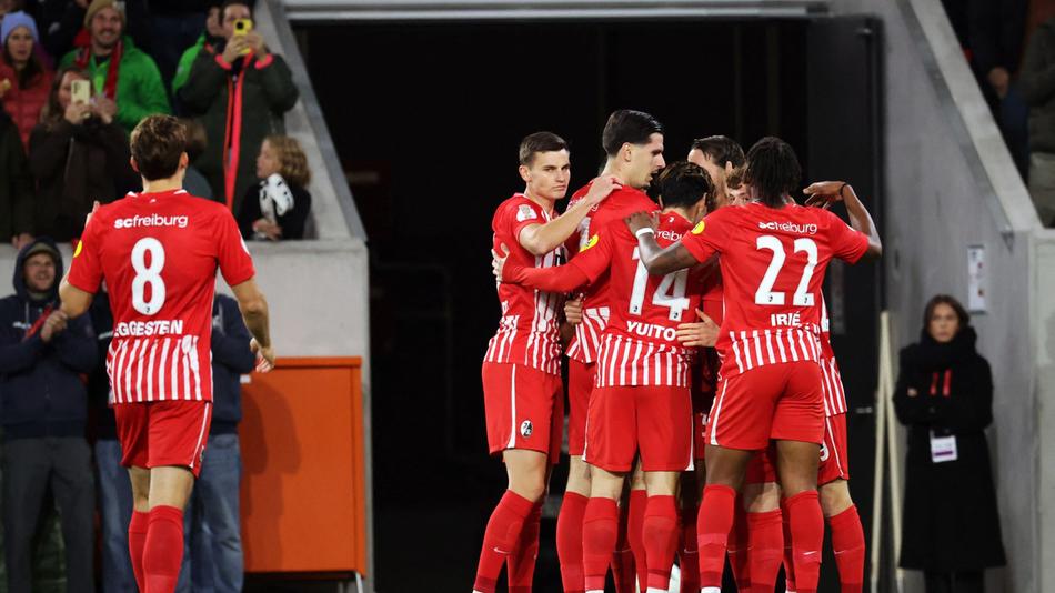 Früher Schlagabtausch in Freiburg - VfB hofft auf Ende der Mini-Krise