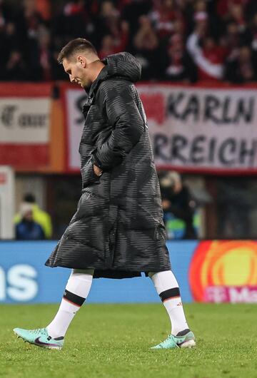 DFB-Nationalspieler Niklas Süle verlässt enttäuscht den Rasen