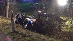 Auto prallt gegen Bäume - 18-Jährige in Lebensgefahr