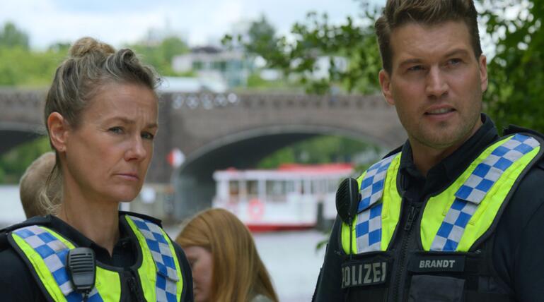 Polizistin Franzi Jung (Rhea Harder-Vennewald) und ihr Kollegen Nick Brandt (Raúl Richter)