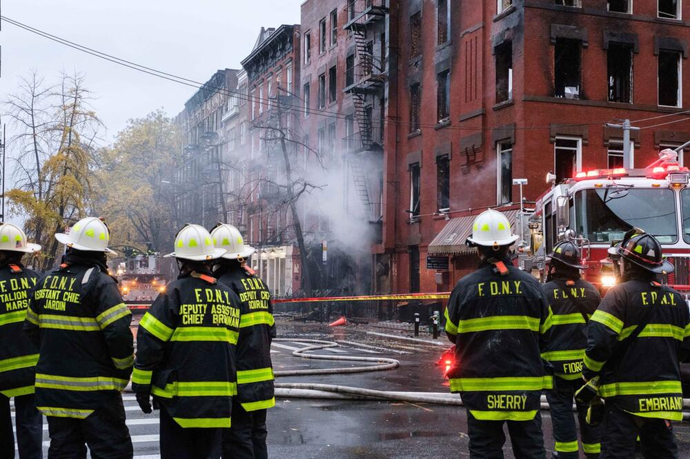 Feuer zerstört historische Kirche in New York